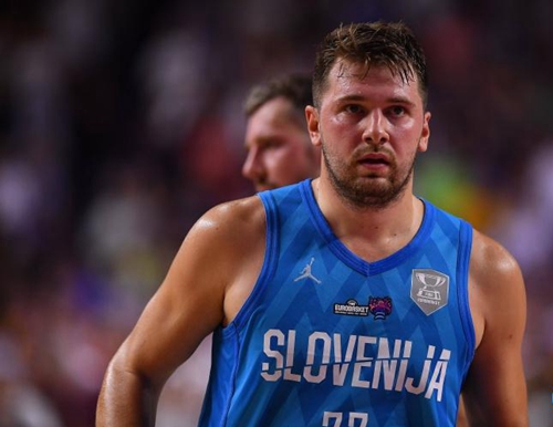 年轻球员何 年轻球员何